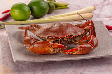 Gourmet steamed crab served lime