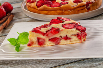 Strawberry pie tart served mint