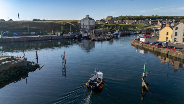 Eyemouth harbour Gunsgreen house 