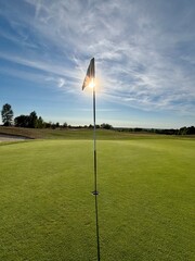 Obraz premium golf course with flag
