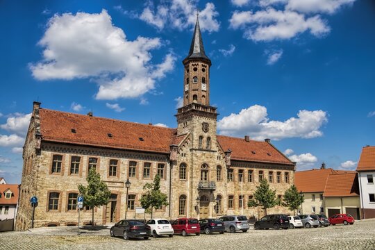 k&ouml;nnern, deutschland - altes rathaus am marktplatz