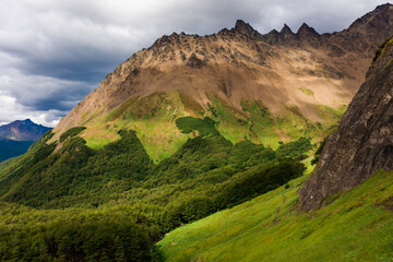 Obraz premium Crystal-clear mountain lagoon reflecting surrounding snow-capped peaks