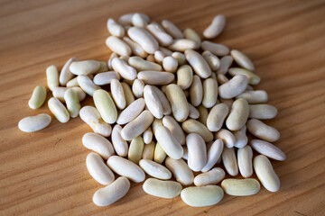 white beans with their pods