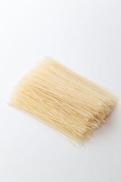 乾燥ビーフン　白バック