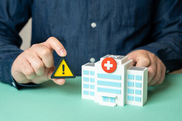 The problem is in healthcare. Warning about the epidemiological situation, shortage of doctors, lack of resources, healthcare crisis signal.