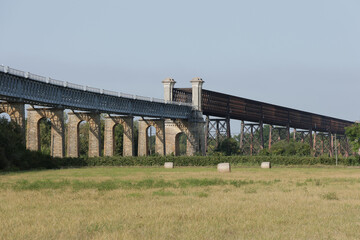 Le plus long pont ferroviaire de France traversant la Dordogne à Cubzac-Les-Ponts