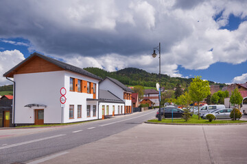 Piękny, wiosenny dzień w Muszynie. Ul. Dmowskiego © rogozinski