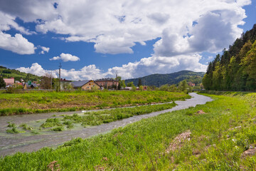 Piękny, wiosenny dzień w Muszynie. Ul. Jasna pod Basztą w Muszynie © rogozinski