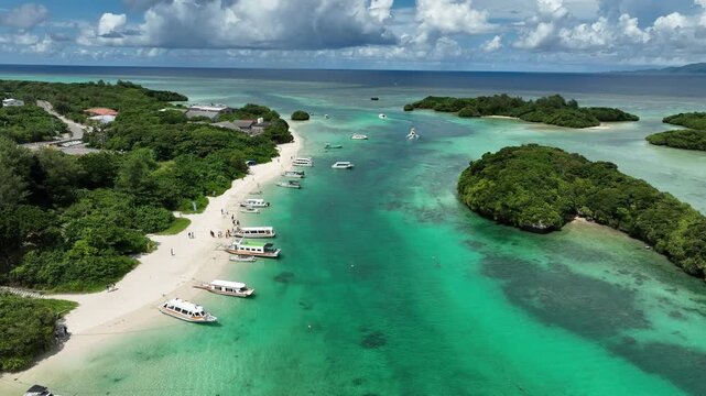 世界が認めた絶景・川平湾をドローンで巡る