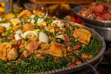 buffet com delicioso tutu a mineira, prato regional de Minas Gerais