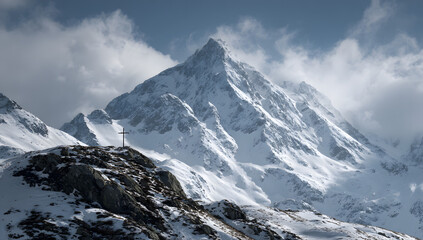 Obraz premium Snow-Capped Mountain Peak with Cross - Winter Landscpe