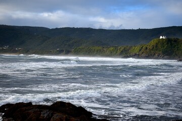 Playa del océano pacífico, en la ciudad de Valdivia, sur de Chile.  