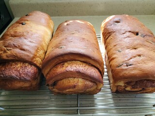 freshly baked cinnamon raisin bread
