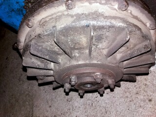 Detailed View of Hydraulic Drive Clutch Component in Mechanical Workshop Setting