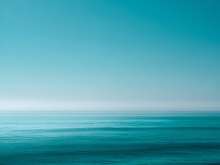 Obraz premium Minimalist ocean background with soft horizon line and gentle colors