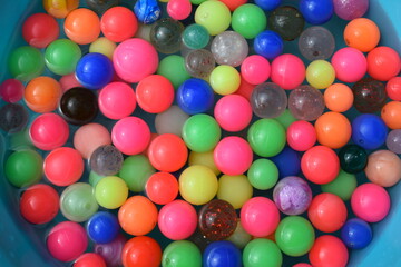 カラフルなスーパーボール