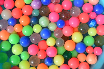 カラフルなスーパーボール
