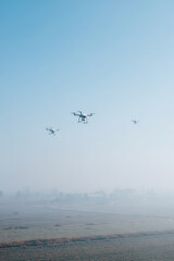 Obraz premium serene rural landscape featuring modern drones soaring through sky highlighting advanced technology and innovation