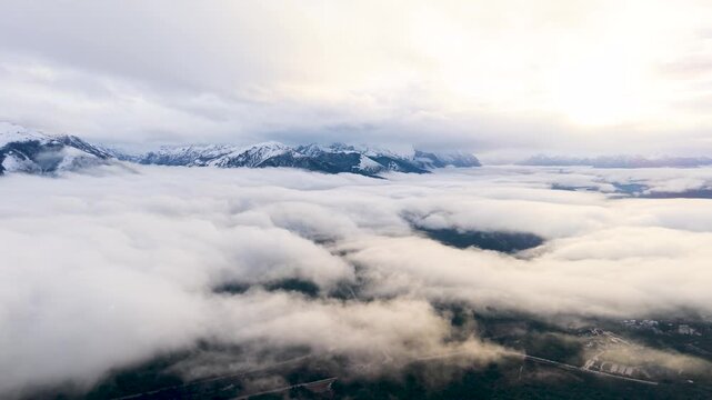 Nubes, Cielo, Ed&eacute;n, paraiso y monta&ntilde;as. Vista del Cielo sobre las nubes, de fondo las monta&ntilde;as. Turismo. Sagrado. Bariloche, Patagonia. Argentina. 