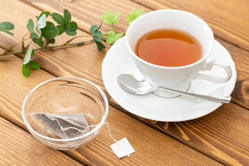 紅茶とティーパック　