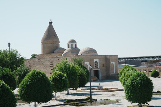 Chashma Ayub Mausoleum with conical dome, Bukhara, Uzbekistan - ウズベキスタン ブハラ チャシュマ・アユブ廟 独特な円錐形ドームの史跡
