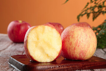 Fresh Red Apples from Yantai Luochuan Display on Wooden Board with Sliced Fuji Apple Showing White Flesh