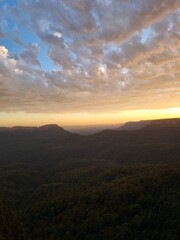 Obraz premium Prince Henry Cliff Walk with Sunset Light, Blue Mountains, Australia
