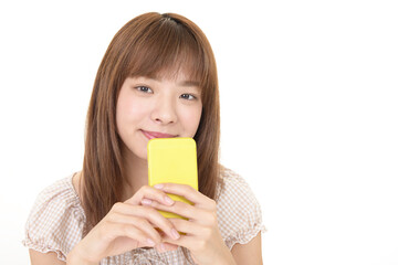 スマートフォンを持つ女性