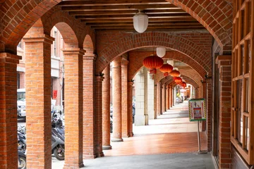 Fotobehang Rood paars 迪化街店屋  ©  Sakosshu Taro