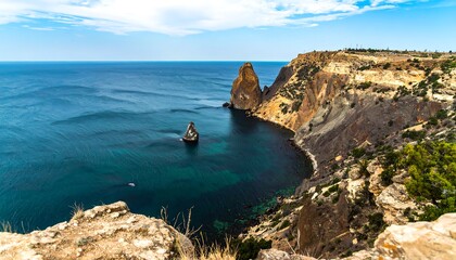 Fototapeta premium Stunning coastal landscape with dramatic cliffs and turquoise waters.