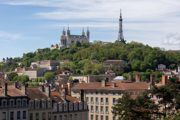 Fototapeta premium Vue sur la colline de Fourvière à Lyon