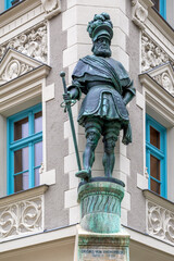 Bronzefigur am Rathaus in Mindelheim, Unterallgäu, Schwaben, Bayern, Deutschland, Europa