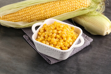 Canned sweet young corn grain