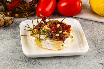 Baked camembert cheese with honey