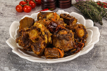 Baked oztail with tomato and carrot