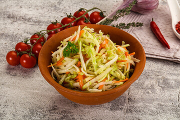 Vegan salad with kohlrabi and carrot