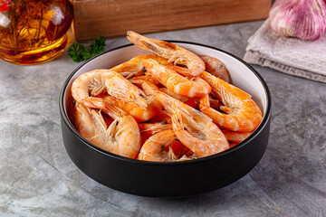 Boiled tiger prawns in the bowl