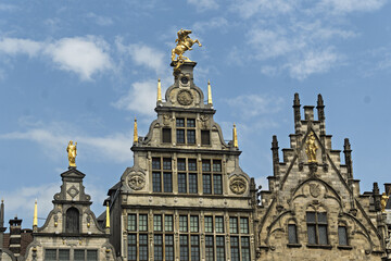 Obraz premium Guildhalls with gold statue on the roof on The Grote Markt, the Big Market the central square of Antwerp, Belgium