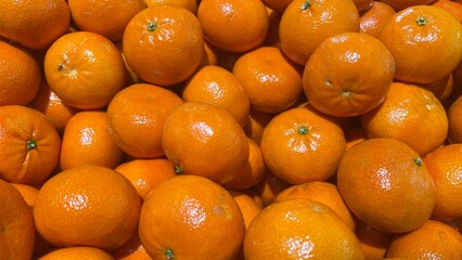 Fresh and vibrant oranges at the market.