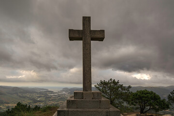 Cruz en la cima del monte San Pedro, Viveiro, Lugo, Galicia, España