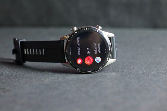 Huawei Watch GT 2 with health features display (Heart Rate, SpO2, Activity Recording)