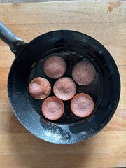 Patelnia, domowe jedzenie 