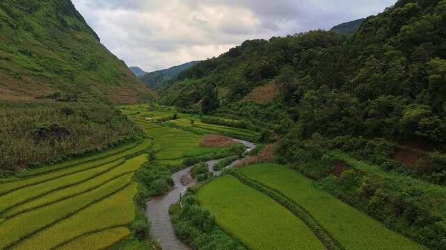 Ma Pi Leng Pass above Nho Que River &ndash; dramatic switchbacks, Ha Giang