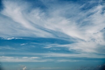 Naklejka premium Crisp White Clouds Over Open Expanse