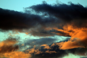 Fototapeta premium A dramatic sunset painting the sky