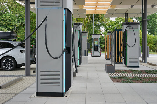 Moderne Ladestation für Elektroautos