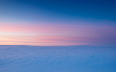 Obraz premium Soft Twilight Snow Horizon with Subtle Pink Huess