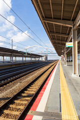 新幹線のホーム（西明石駅）