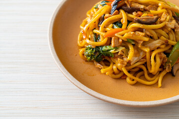 stir-fried yakisoba noodles with vegetable in vegan style