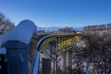 降雪翌朝の八ヶ岳高原大橋雪景